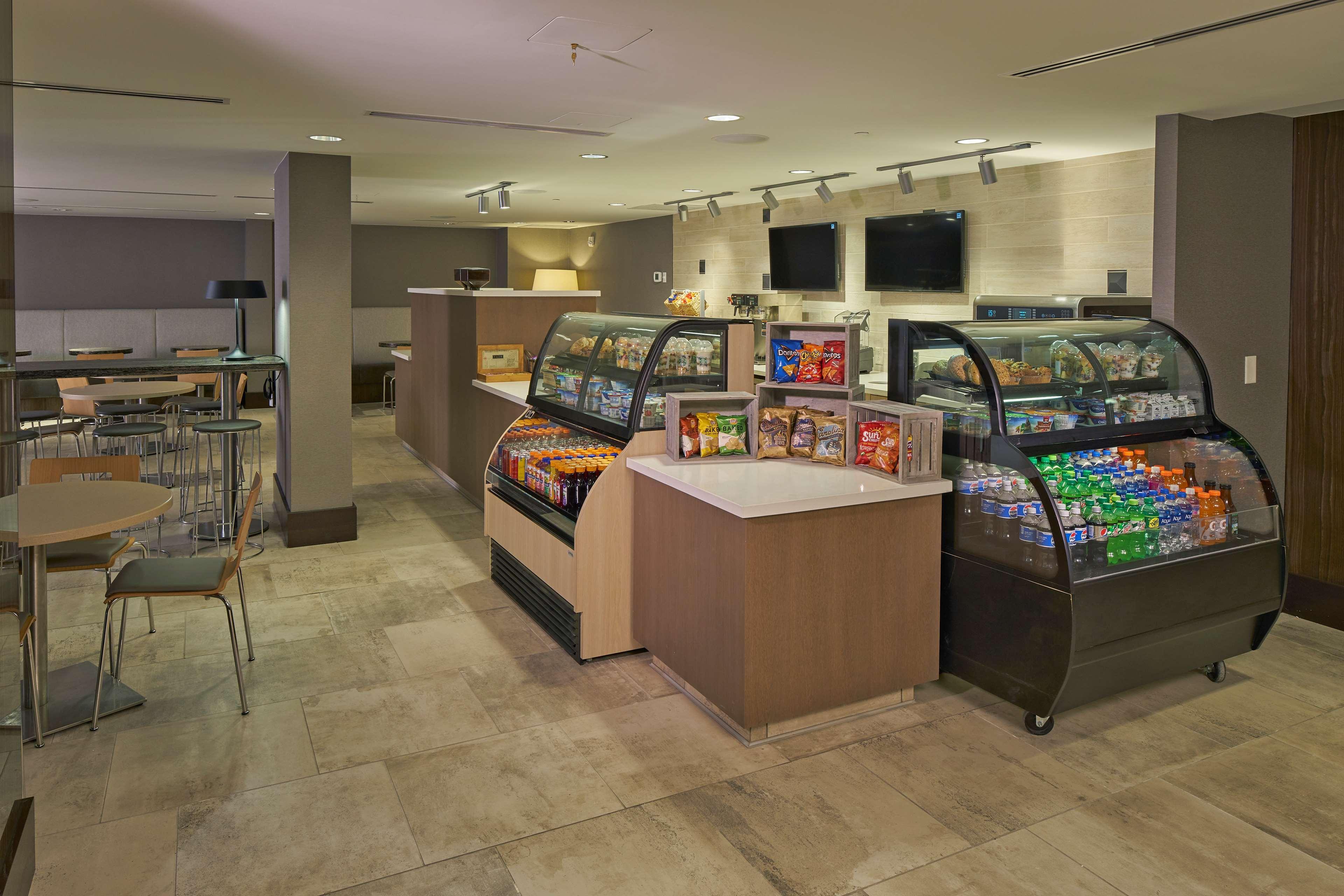 Hilton Raleigh North Hills Otel Restoran fotoğraf