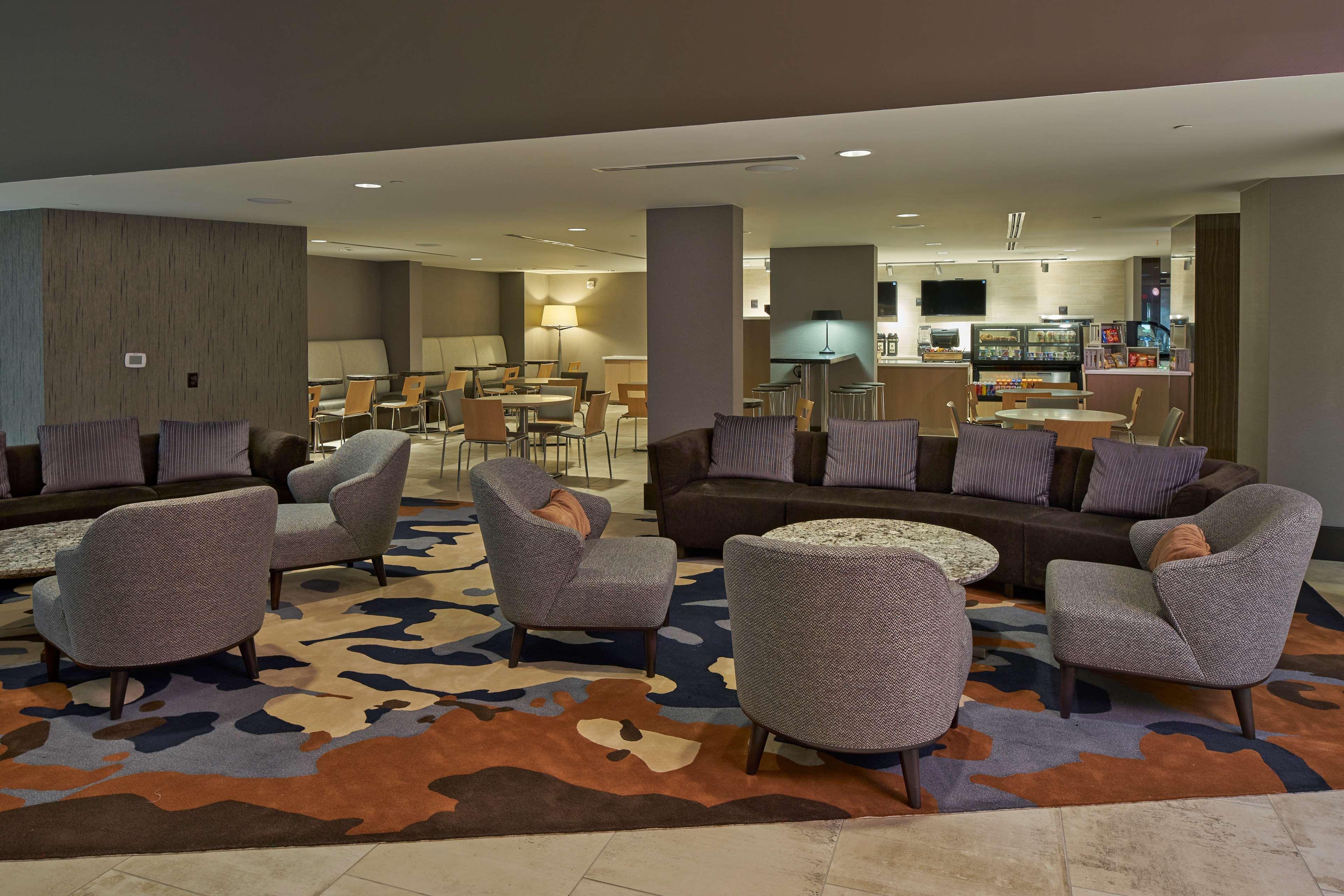Hilton Raleigh North Hills Otel Konforlar fotoğraf