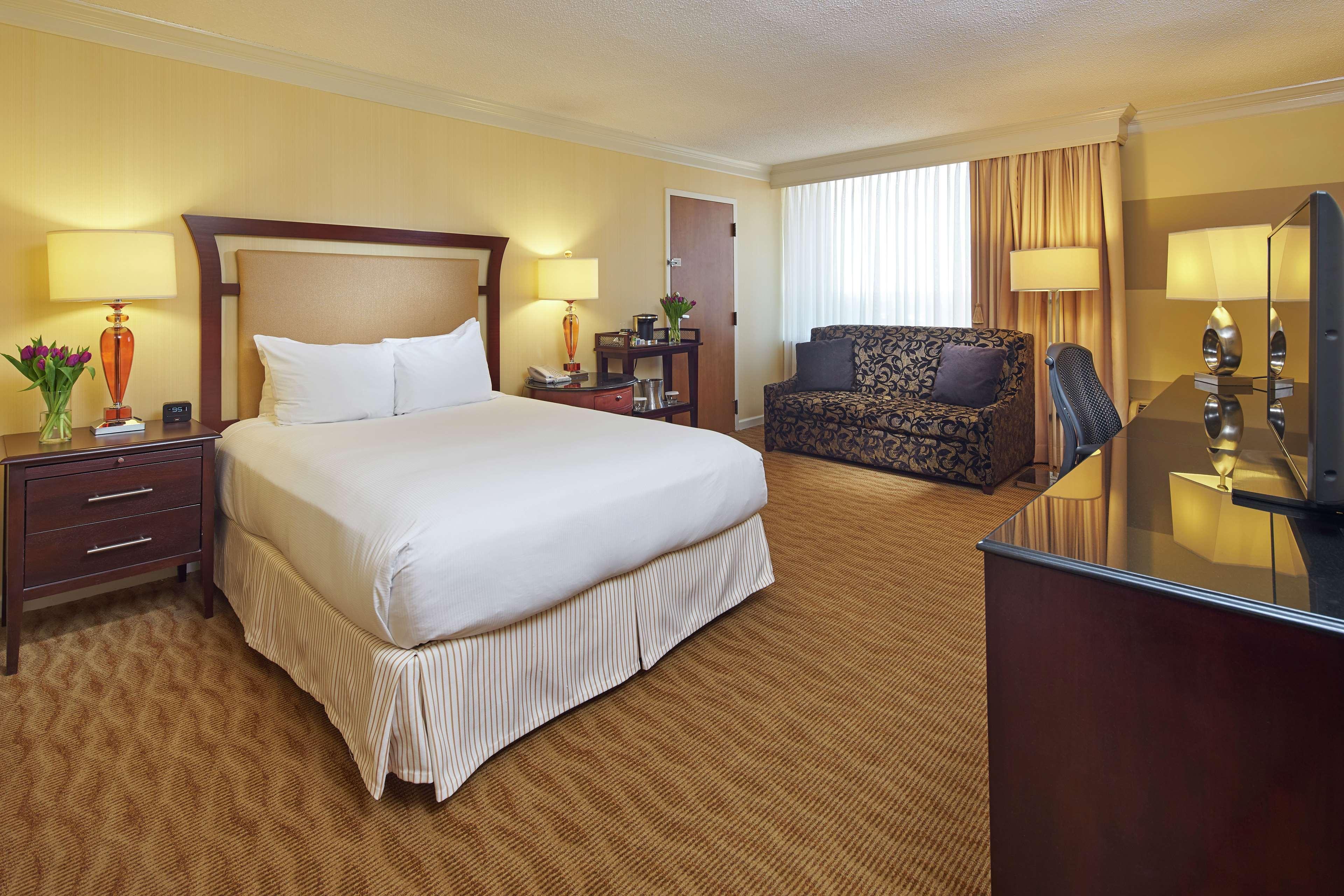 Hilton Raleigh North Hills Otel Oda fotoğraf